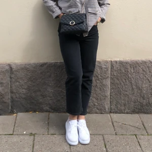 Jeans - Svarta jeans från Monki✨ Strl: 28. Höga i midjan och i bra skick! #jeans #monki