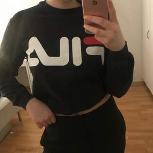 Unisex fila tröja, Den är i XS men jag som brukar ha S/M kan ha den, inte använd på några år, i gott skick 