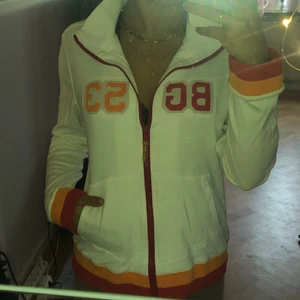 Tröja - Tröja i storlek M, knappt använd