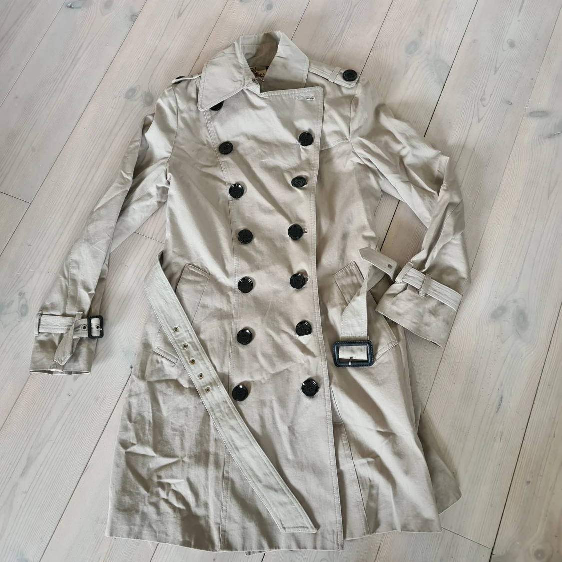 Trenchcoat stl 36 i nyskick! 