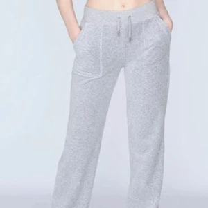 Xxs/xs - Söker juciy svart eller grå högst 500kr byxorna it för långa för en 152 lång person😻😻