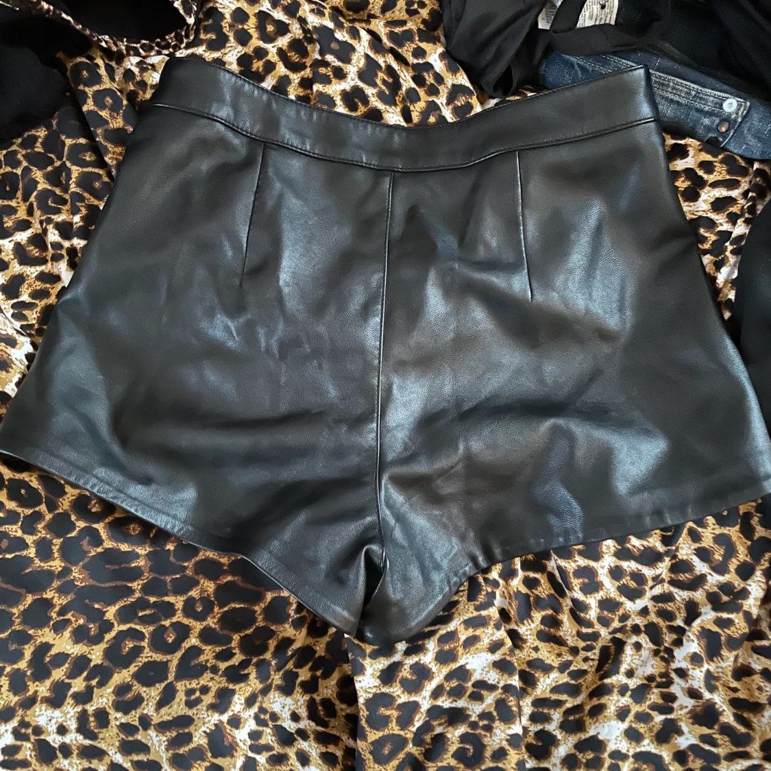 Fakeläder shorts - 90