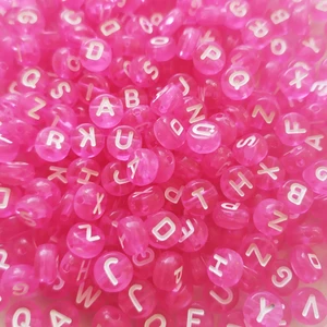 100 PACK Bokstavspärlor - Rosa - 100 stycken bokstavspärlor 5mm + 60cm armbandstråd ingår.