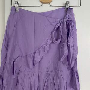 Lila kjol från shein storlek medium, använd fåtal gånger. Inte stryken hehe :)