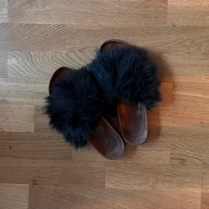 Tofflor från Zara  - Tofflor inköpta från Zara några år sedan. Strl 39