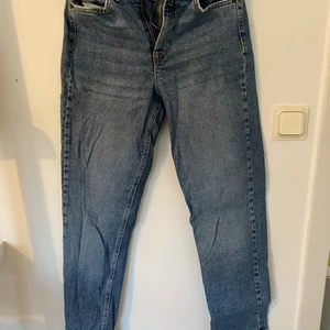 Vero Moda jeans strl W26/L30 - Knappt använda jeans, bra skick.