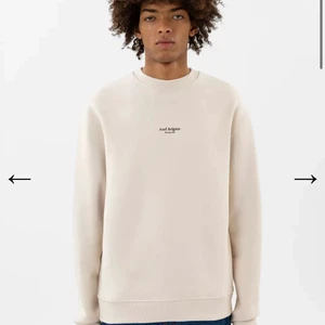Arigato sweater - Endast använd ett par ggr. Säljs pga för liten för min pojkvän. Strl M men passar även en S. Originalproduktioner i butik är 1600kr. Hämtas vid Odenplan eller fraktas :)
