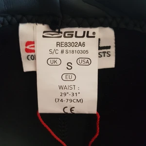 Gul Shorts - Nyinköpta/oanvänt.  Strl S och passar både man som kvinna.  Köpte dessa på webbutiken paddleupboard för 589 kronor.  Kvitto finns och medföljer!  Pris nu 200 Kronor.