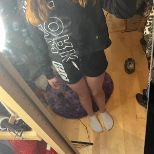 Set - Shorts och hoddie.Passar 10åringar 