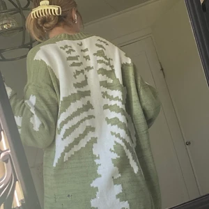Skelett tröja  - sälja min superfint skeletttröja i XL (oversize) storlek. använd max 4 gånger. Skriv priv för mer info ☺️💚
