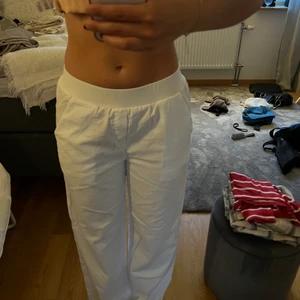Linnebyxor  - Säljer mina linnebyxor då dom blivit lite för små för mig, men dom är i super bra skick och hur snygga som helst!