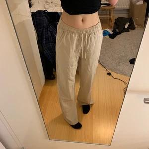 Inwear - Skit snygga och nästan oanvända linnebyxor ifrån inwear. Måste tyvärr sälja dem för att de är förmå :(.                              Köptes för 1000 men säljer för 250. För fler bilder eller frågor skriv till mig privat💕