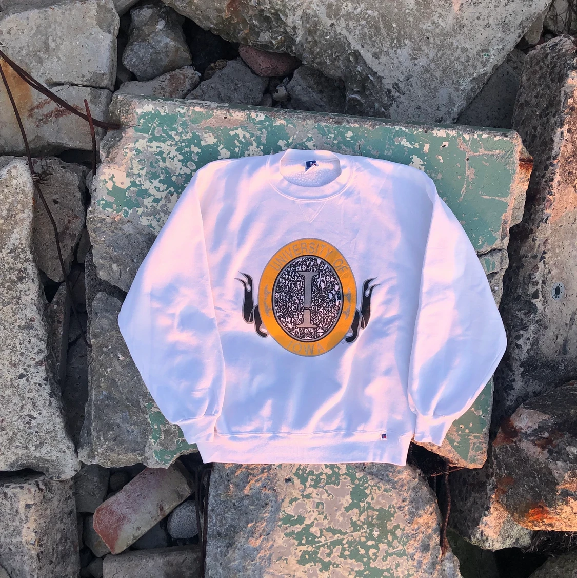 Vintage sweatshirt!! 🌅🌆