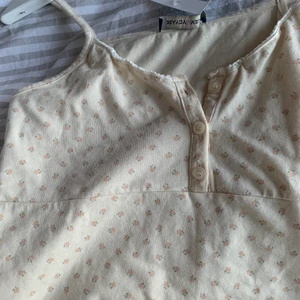 Linne - Super duper gulligt linne från brandy Melville. Oanvänt med lappen kvar💗💗💗