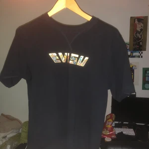Evisu T-shirt - Typ hel ny evisu t-shirt använd 3 gånger ny pris 1200 