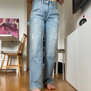 Jeans - Jeans med vita fabriksgjorda färgfläckar. Helt nya.  