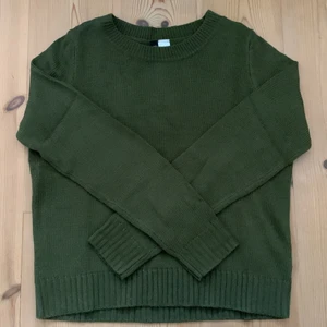 Stickad H&M tröja  - Endast använd några gånger. 