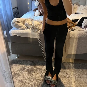 Lågmidjade kostymbyxor  - Lågmidjade kostymbyxor från zara med slits 