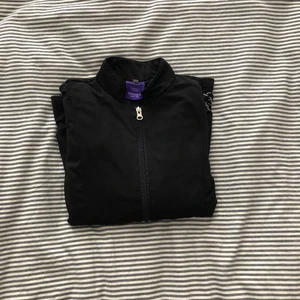 Konståkningsjacka - En fin nästan oanvänd svart kosntåkningsjacka