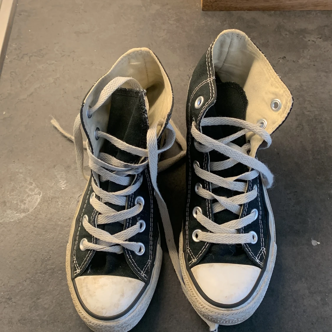  Svarta Converse skor  - 90