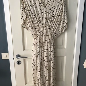 Klänning från Samsoe samsoe storlek M/38. - Fint skick, inget att anmärka på.