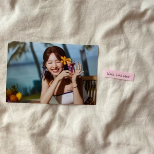 Nayeon tasting card - Nayeon tasting card från albumet Taste of Love! Säljer för 25kr + 13kr frakt.