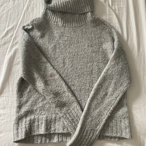 Stickad tröja  - Stickad tröja ifrån lager157. Storlek Xs