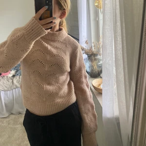 rosa stickadtröja  - ljusrosa stickad tröja från gina😋