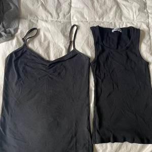 Linnen - 2 svarta linnen i olika passform. 20kr styck