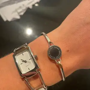 Så fint Marc Jacobs armband. Inte riktigt min stil längre, därför jag säljer. Silver/svart