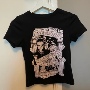 Crop top - Oanvänt! Endast testat. Skriv om ni har frågor 🥰