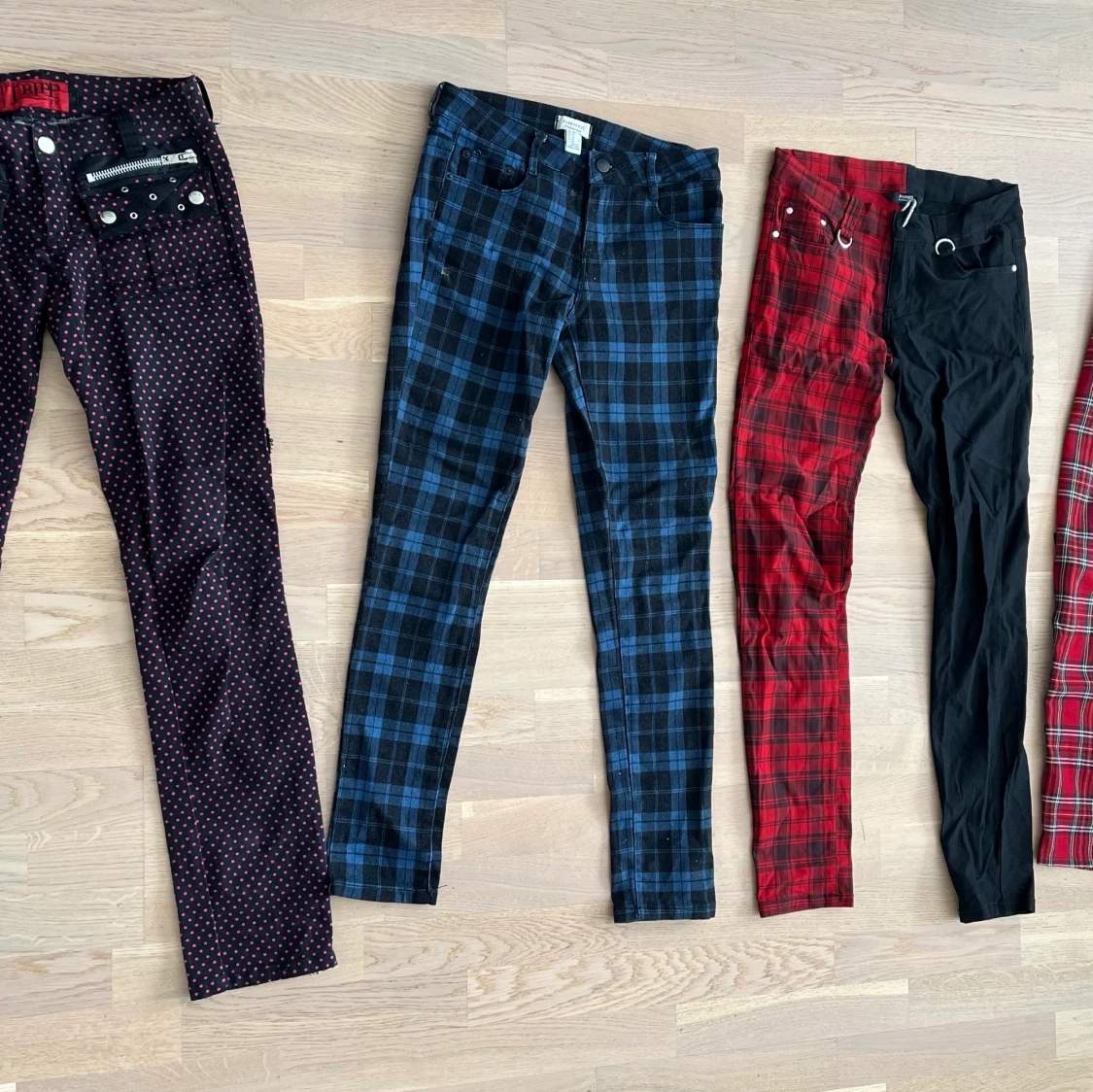 4 par byxor ink 1 Tripp och 1 banned