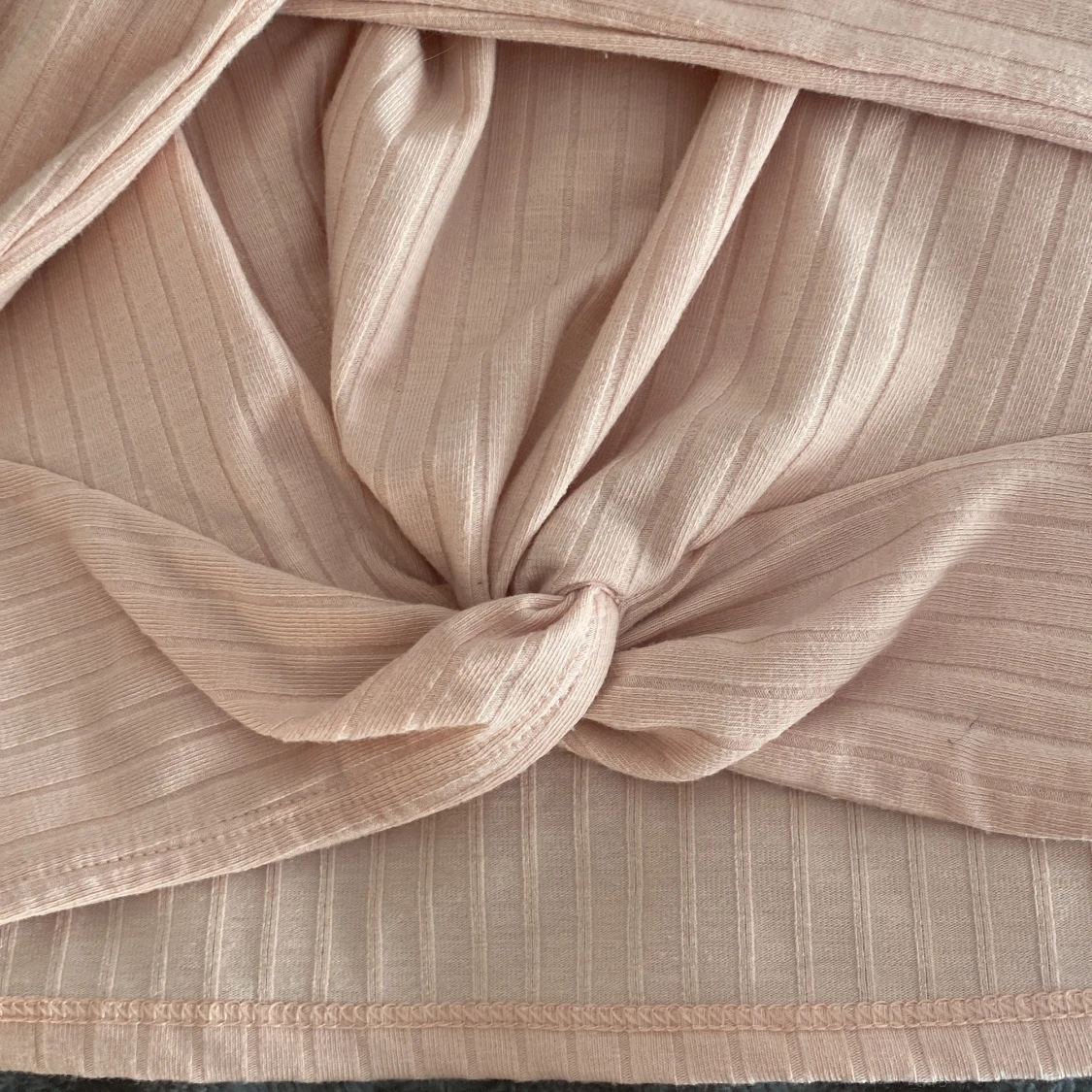 En rosa långärmad tröja - 90