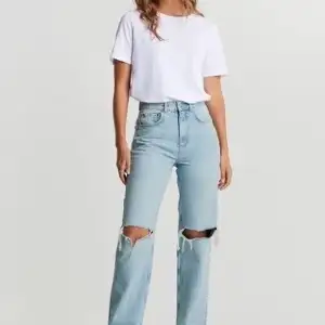 Säljer dessa jeans i storlek 34 ifrån ginatricot!💞 Väl andvända men inga skador💞💞