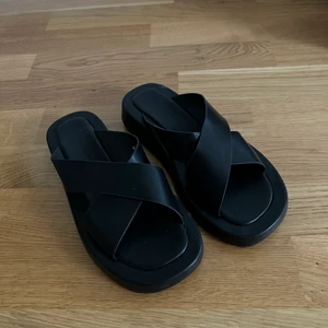 Lädertofflor 37/38 - Lädertofflor Strl: 37/38 Små i storlek