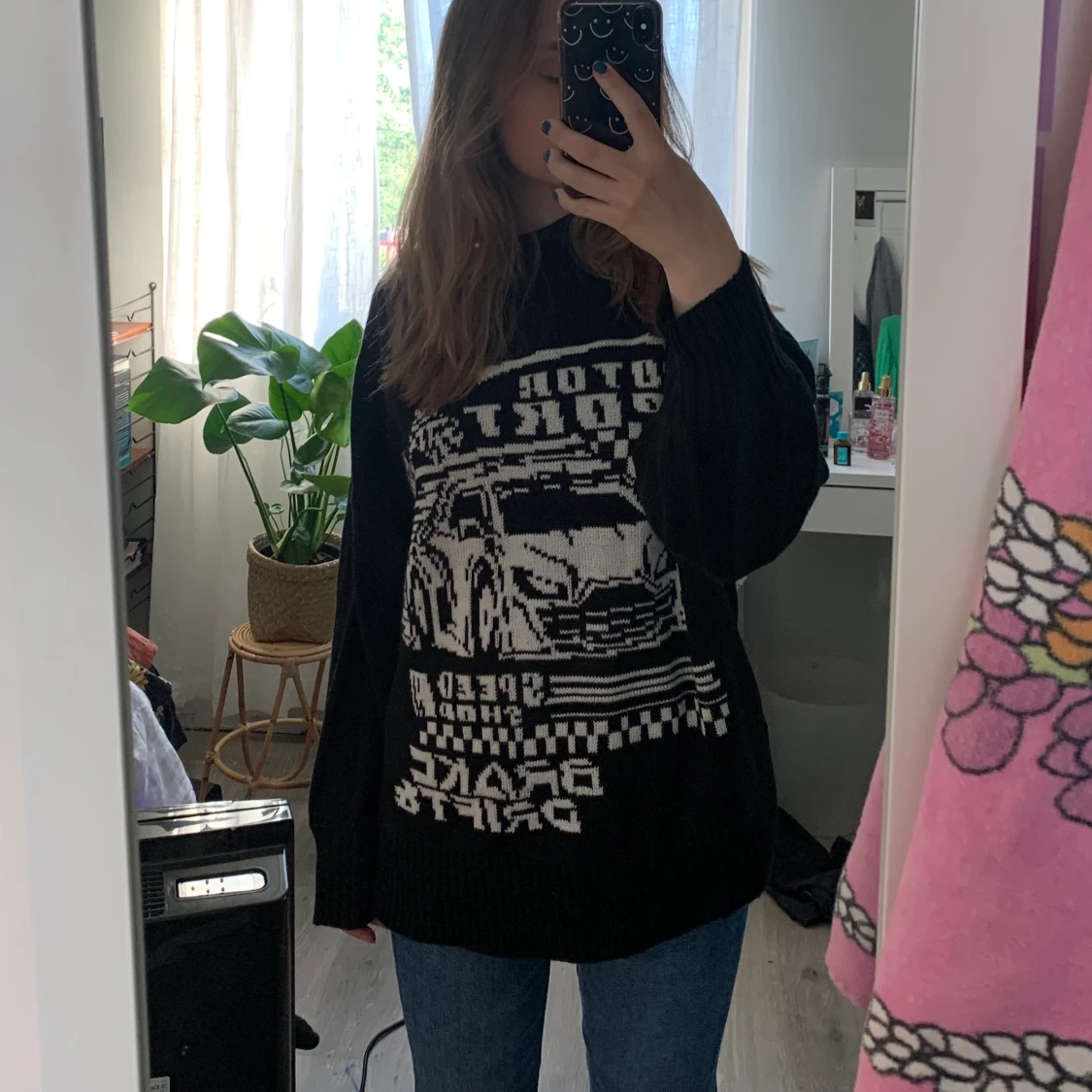 Stickad tröja med tryck