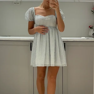 Puffklänning  - Vacker puffklänning i storlek xs | Aldrig använd | Köparen står för frakt (paketpris vid köp av flera plagg)