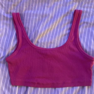 Rosa topp - Snygg rosa topp från Gina,  säljer då den inte passar, köparen står för frakten! Skriv för mer information💕
