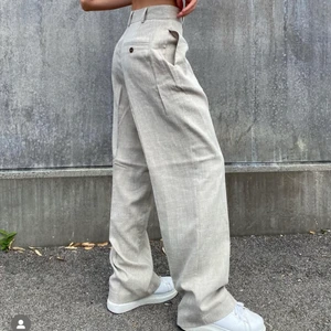 beiga kostymbyxor  - riktigt coola och sköna kostymbyxor! har dock lite för många & därför säljer jag. 