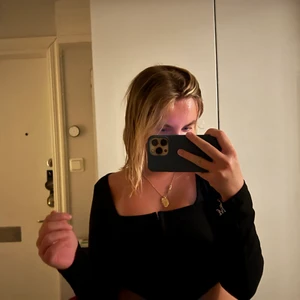 Topp SHEIN  - Jätte söt topp/korsett ifrån SHEIN som man knäpper ihop i mitten. 