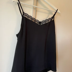 Linne med spets  - Spetslinne 