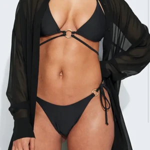 SÖKER SÖKER SÖKER - Söker denna strandskjorta från bikbok i svart i S eller M