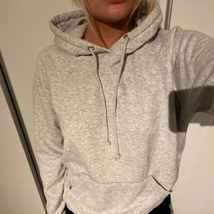Grå hoodie - Bra skick