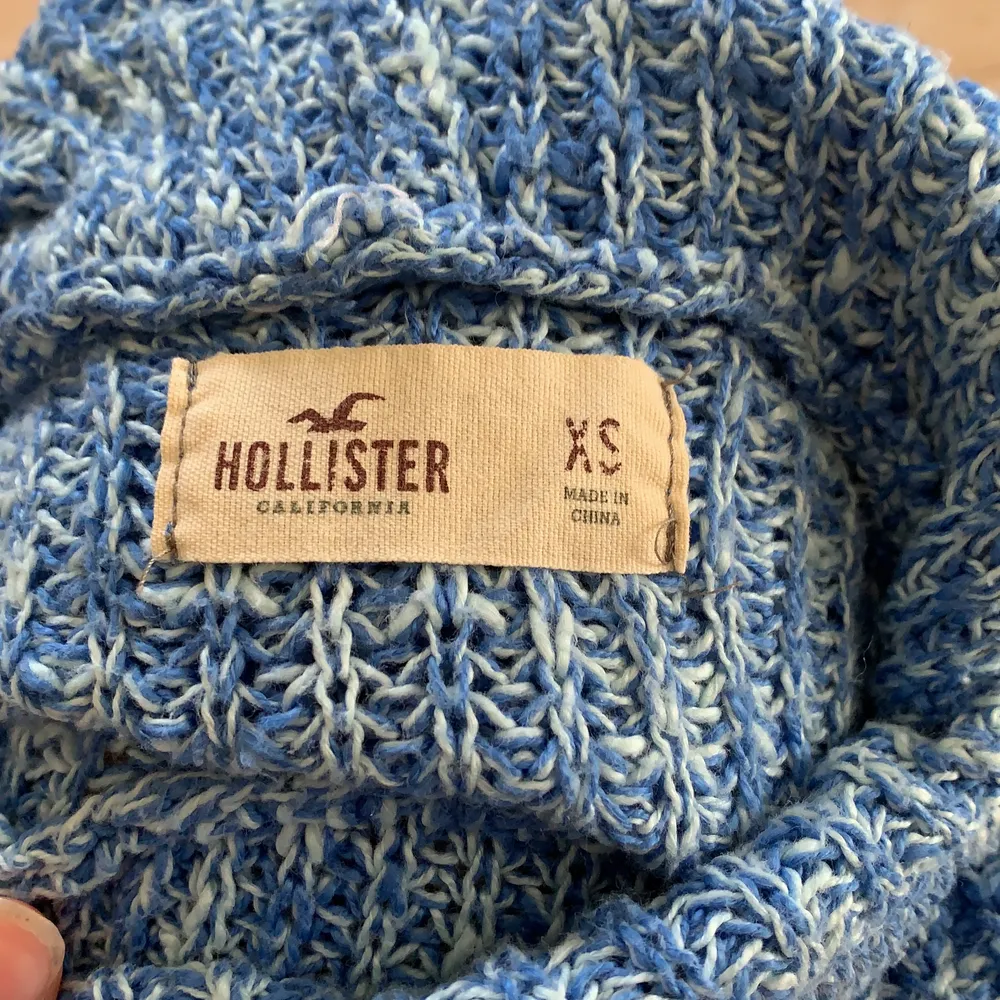 Fin stickad Hollister tröja i bra skick! Storlek XS men sitter som S. Stickat.