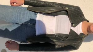 Skinnjacka primeboots mörkgrön storlek S - Skinnjacka i fint skick. Säljer pga för liten för mig. 