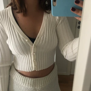 Tröja från AFJ x NA-KD, 120kr - Knappt använd tröja från AFJ x NA-KD💛