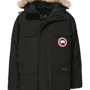 Canada goose jacka stlk Xs. - Hej säljer nu min canada goose jacka som då inte kommer till användning bättre att den kommer till användning darför jag säljer den:) den är som helt ny och inga hål och helt fräsch. PRIS KAN DISKUTERAS!
