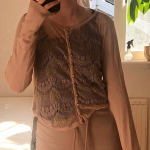 Soked in Luxury kofta - En super söt kofta från Soked in luxury. Den är i storlek M men passar mig som är en xs-s💗