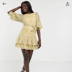 Gul klänning - Klänning från ASOS! Storlek 36, köpt för 800 säljer för 350kr!