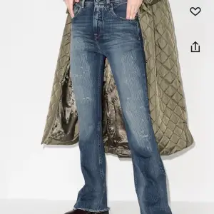 Slut sold a Golden Goose jeans. Endast använda två gånger då de är för stora för mig. Snygg passform med slitningar på benen. Köpta för 3300kr.